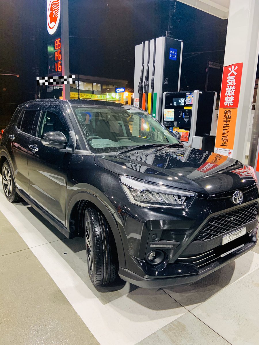 ガソリンスタンド行くと愛車が一段とカッコよく見えるのは、僕だけ？(照明のせい)