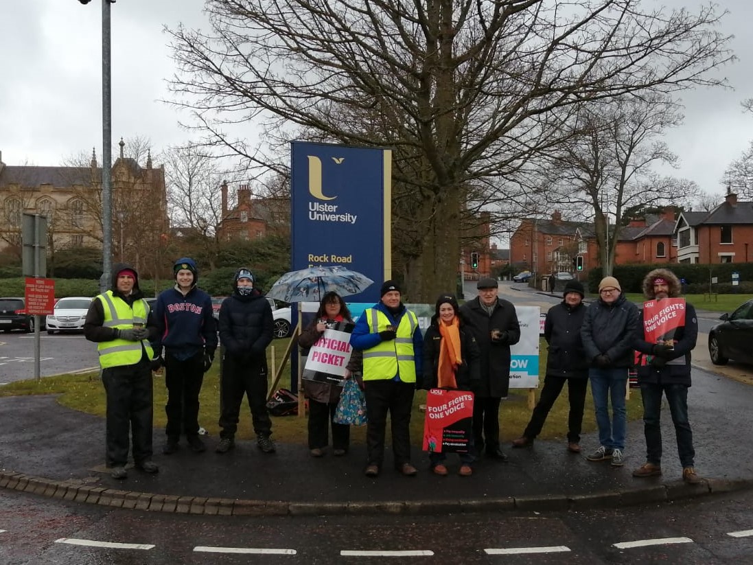 UCU_Ulster's tweet photo. It's dull and drab today in Derry, but who'd be a scab when our picket's so merry?! #frozenbutsolid #ucustrikes #ucustrike #ucustrikesback @PicketPoetry @ucu https://t.co/xPkG4sXJyt