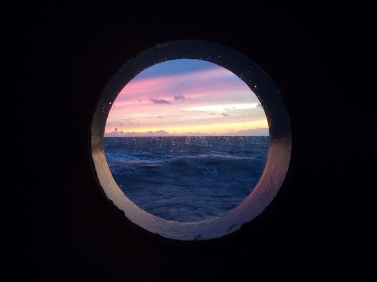 Grantham_IC's tweet photo. Research in the Atlantic Ocean: @SSCP_DTP's @meuriot_ophelie blogs on the 6 weeks she spent on board the Royal Research Ship Discovery.
@ImperialRSM @AMT4SatFlux #AMT29 #fieldwork #oceans #oceanography
https://t.co/E8Lt2gsOEt https://t.co/xBbwt5IoOm