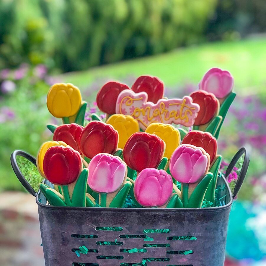 customcookiesLA's tweet photo. Cookie bouquets make lovely spring gifts! Incase you were wondering... 

#cookiebouquet #flowercookies 
#cookiegifts #cookiesareeverything #customcookies #beautifulcookies #springcookies #mothersdaycookies https://t.co/vZ1vQ3i3C8