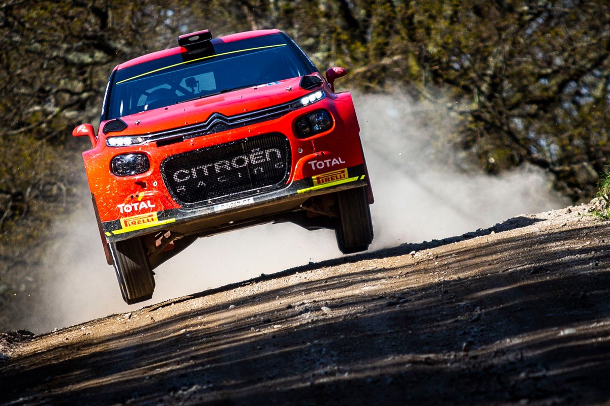 RallyeTeamSpain's tweet photo. 1️⃣ª toma de contacto para @efren_llarena 🤝 @FernandezSara14 con el Citroën C3 R5 🚗💨.

Han hecho hoy un test 📍 cerca de Fafe 🇵🇹, organizado por Sports&amp;You 🛠, tomando ya referencias 🔍 de la 🆕 montura que pilotarán este año en el @FIAERC 🇪🇺.

#RTS #TuFederación #ESPasión 🇪🇸 https://t.co/nrpHyKItYd