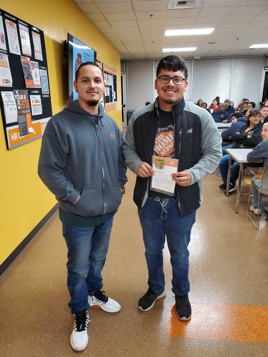 Jacob_C_5641's tweet photo. Some peer to peer recognition mixed in this morning #tracy5641 #rdc5641 https://t.co/QiFCo9I6B4