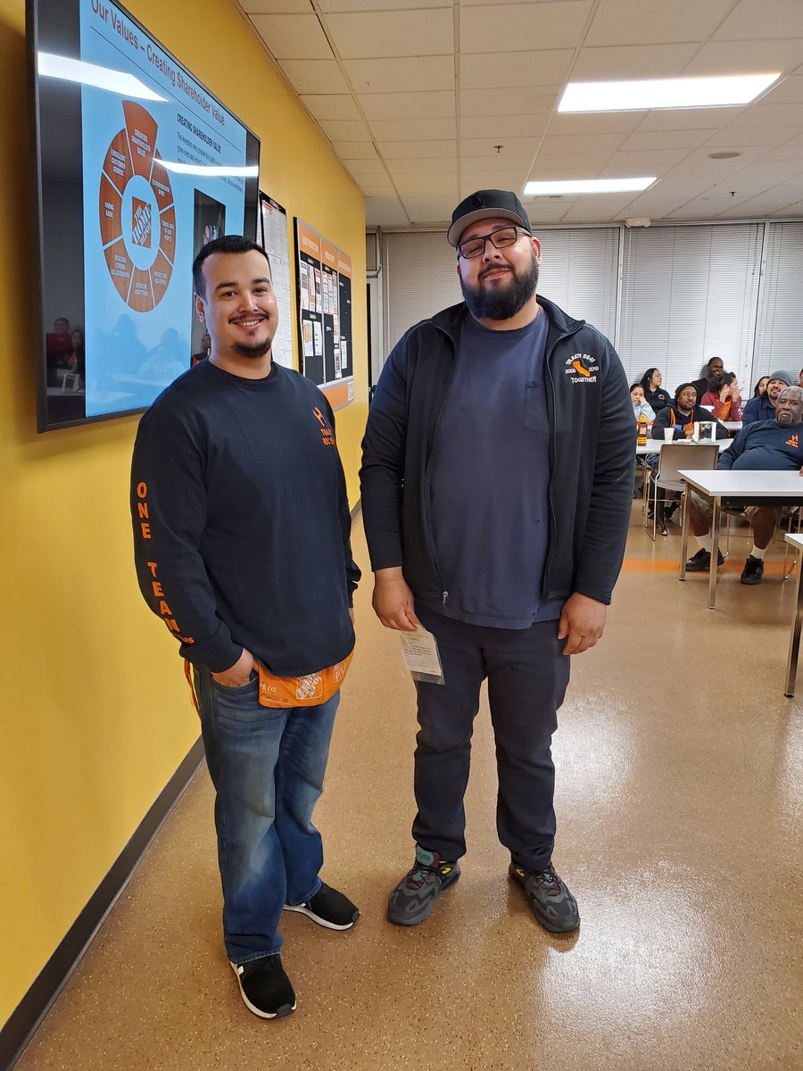 Jacob_C_5641's tweet photo. Some peer to peer recognition mixed in this morning #tracy5641 #rdc5641 https://t.co/QiFCo9I6B4
