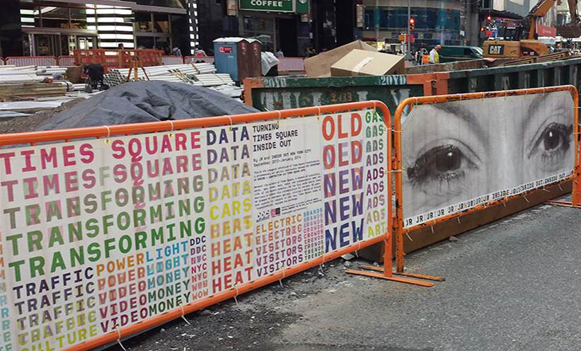 yourfencefabric's tweet photo. #timessquare #nyc #art #fences #fencefabric #fence #privacyfence #privacyfencing #americanmade #madeintheusa #woodfence #constructionfencing #vinylfencepanel #vinylfence #schoolprivacy #privacyscreen #poolfence #chainlink #metalfence #balconyscreen #rentafence #dogs #gardengate https://t.co/LInCHJdAW6