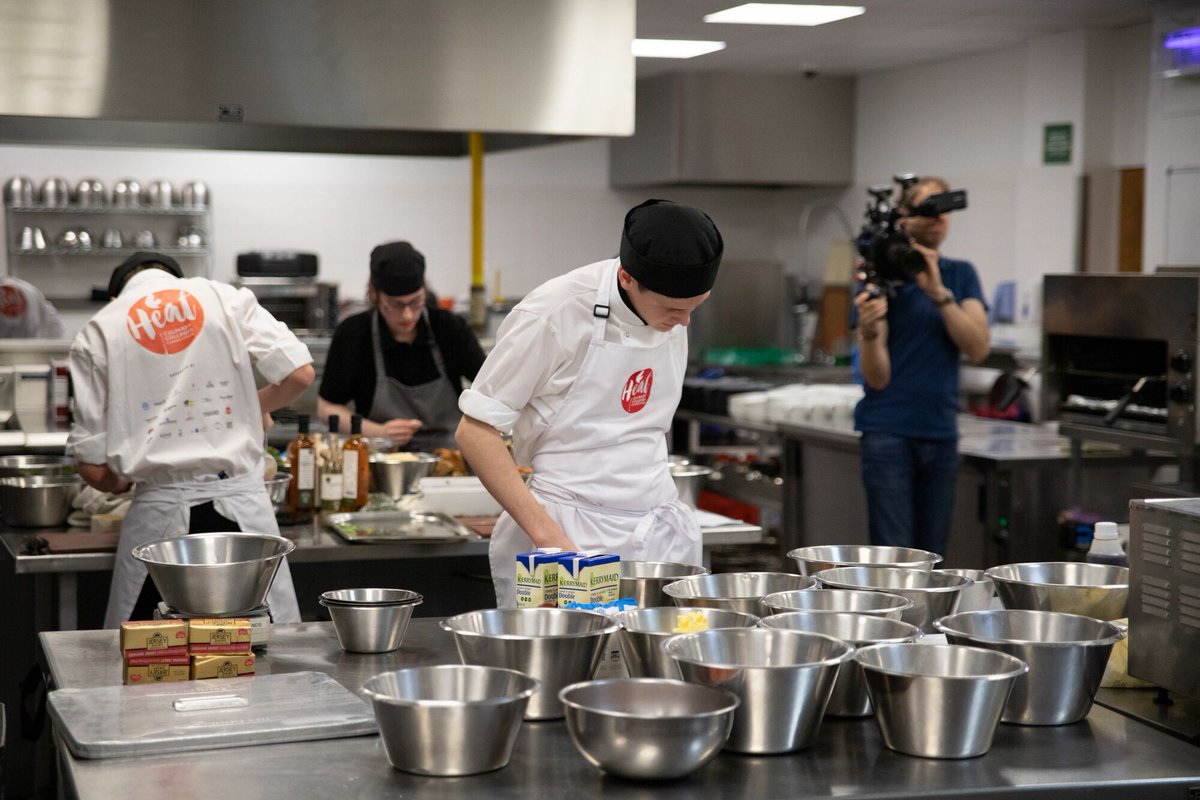 Heat_Jersey's tweet photo. The pressure is building as last year's winners Farnborough College get to work preparing tonight's menu, the bar has been well and truly raised since last year, can they stand the HEAT? #FCOTTheGallery https://t.co/HQLDjeu0f8