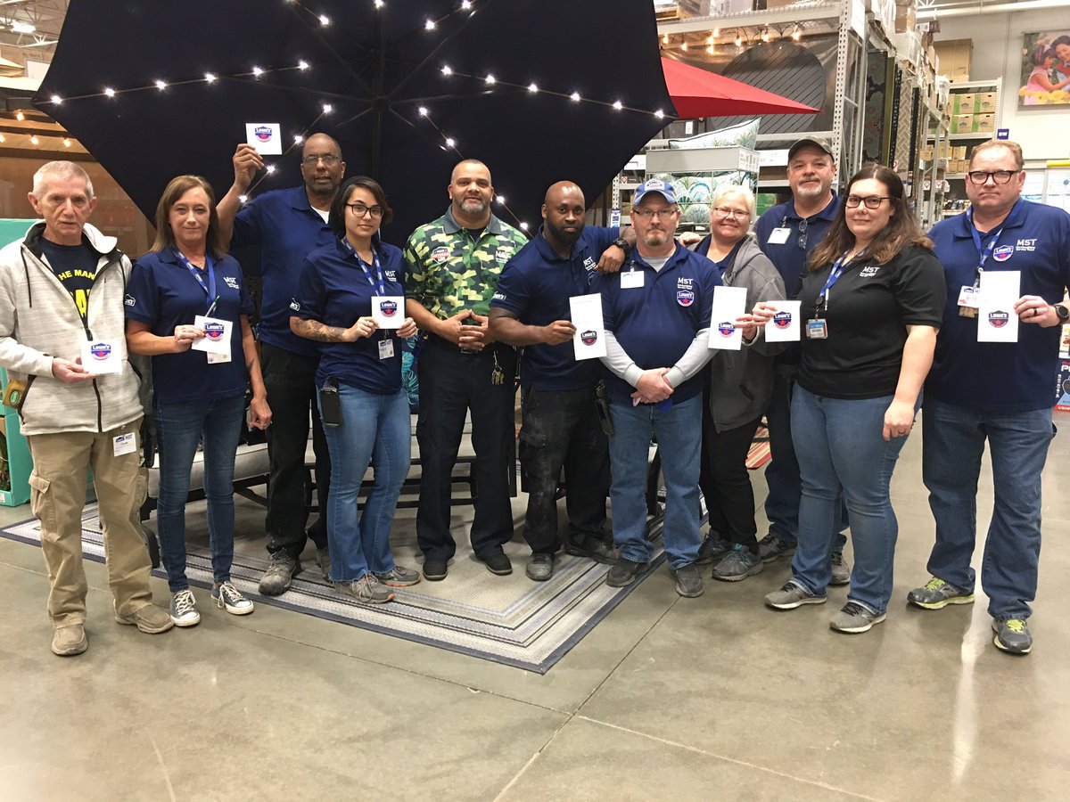 Our MST team at #1869 led by Michelle, has gone 401 days accident free!  Congratulations to the team 👏💥 #lowessafe #D1248 #MST <a href="/RecoWatson/">Reco Watson</a> <a href="/RobertJ55597237/">Robert Jefferson</a>