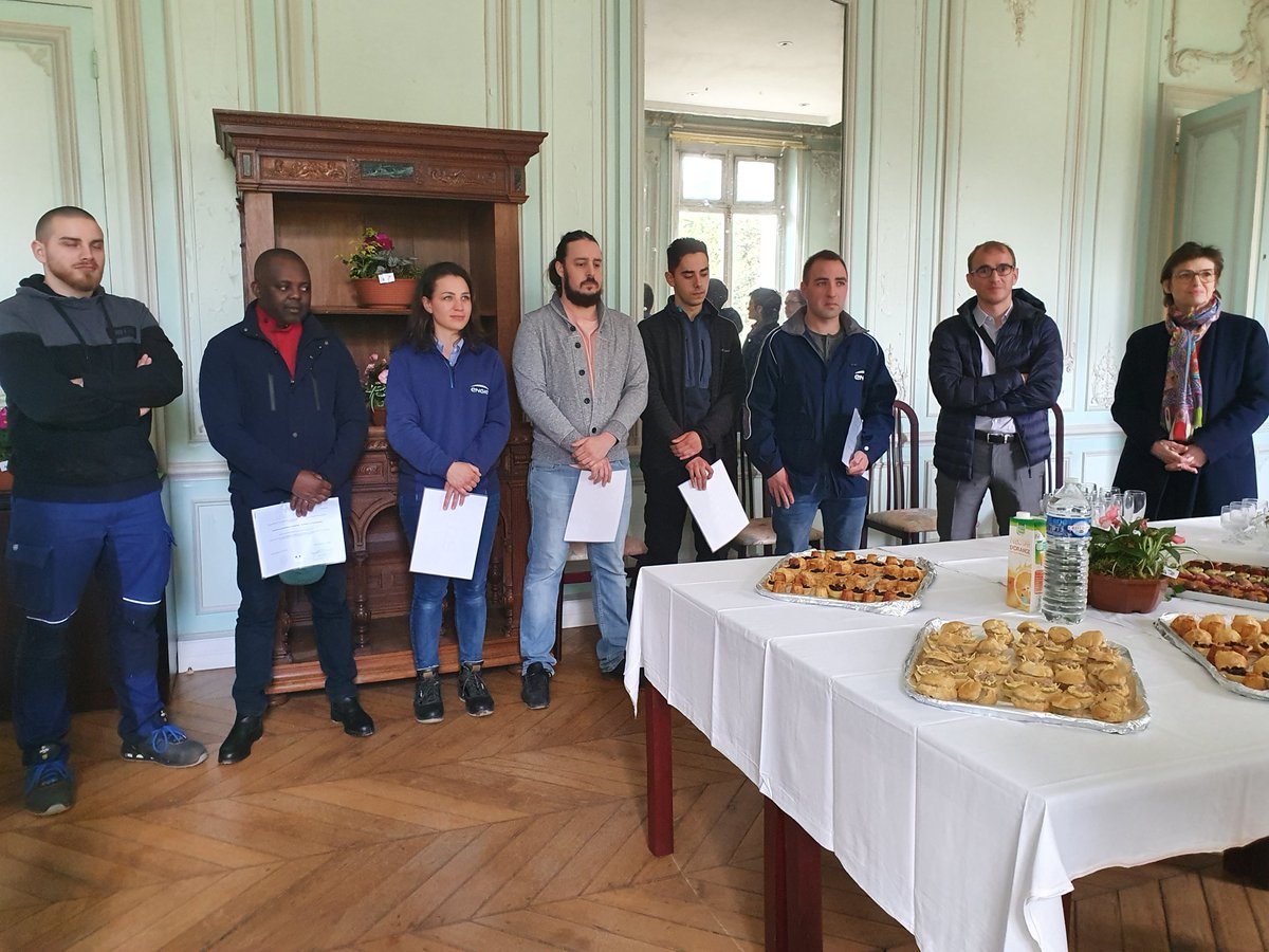 HouelCeline's tweet photo. Felicitation a notre 1ère promotion @ENGIEsolutions #alternance technicien #CVC remise des diplômes en présence de M.Le Préfet @Prefet91 centre de lardy @AFPA_IDF @Afpa_Formation https://t.co/x8FVEf6SVM