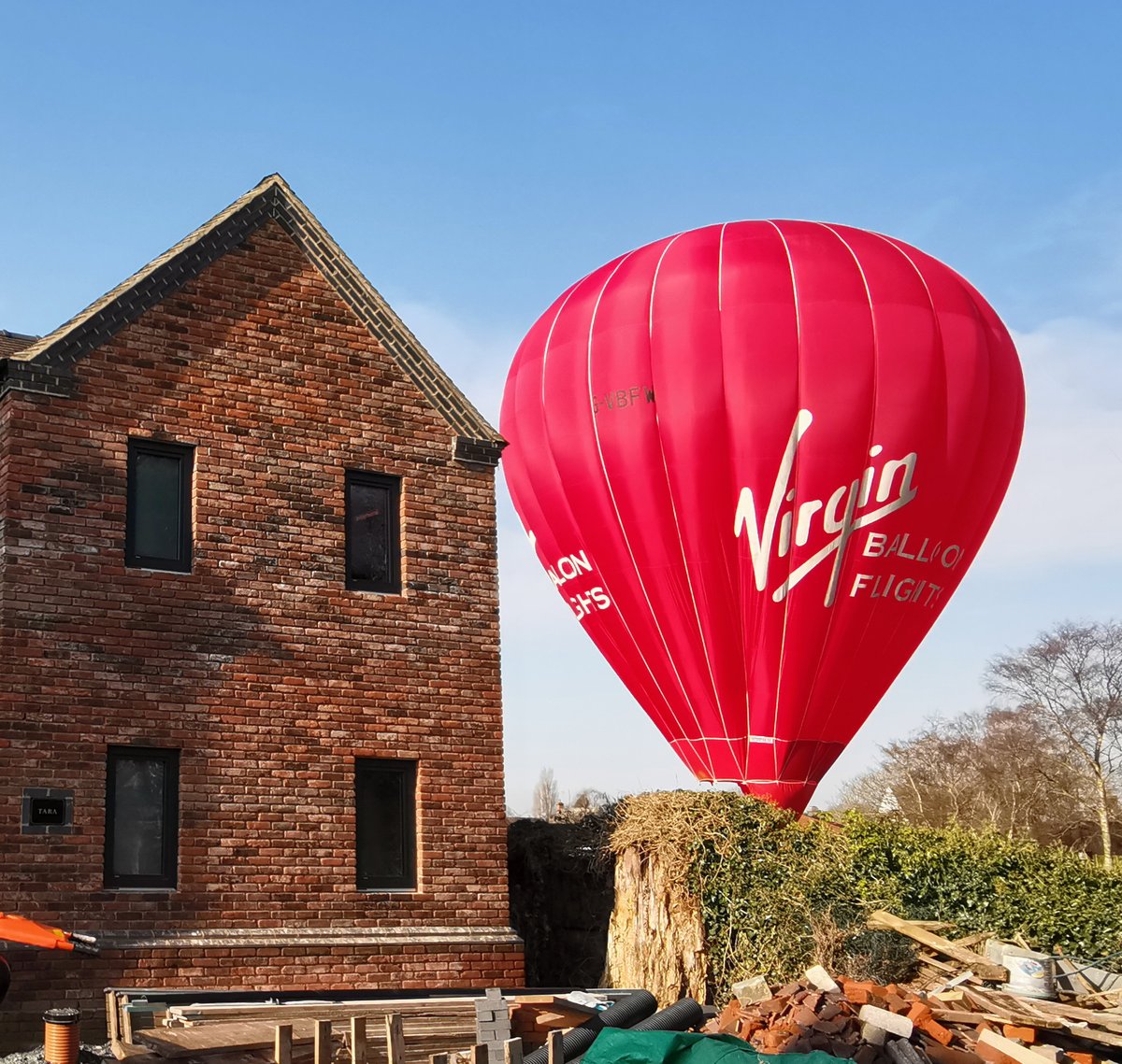 glassinmotion's tweet photo. That moment when you're on site, installing windows, and a #VirginBalloon pops up next door... https://t.co/V3NA3I1tqx