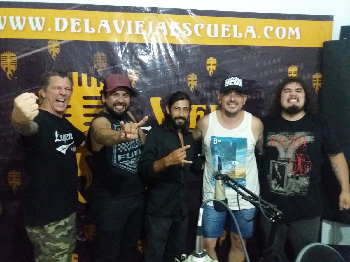 HACEROCK10's tweet photo. Paso el segundo programa de HACE ROCK, mucha musica, sorteos y el lugar que se merece a la musica local, en este caso @dobletraxion !!
Todos los martes 22hs por https://t.co/GG935bilra. https://t.co/NpFMhH4KQD