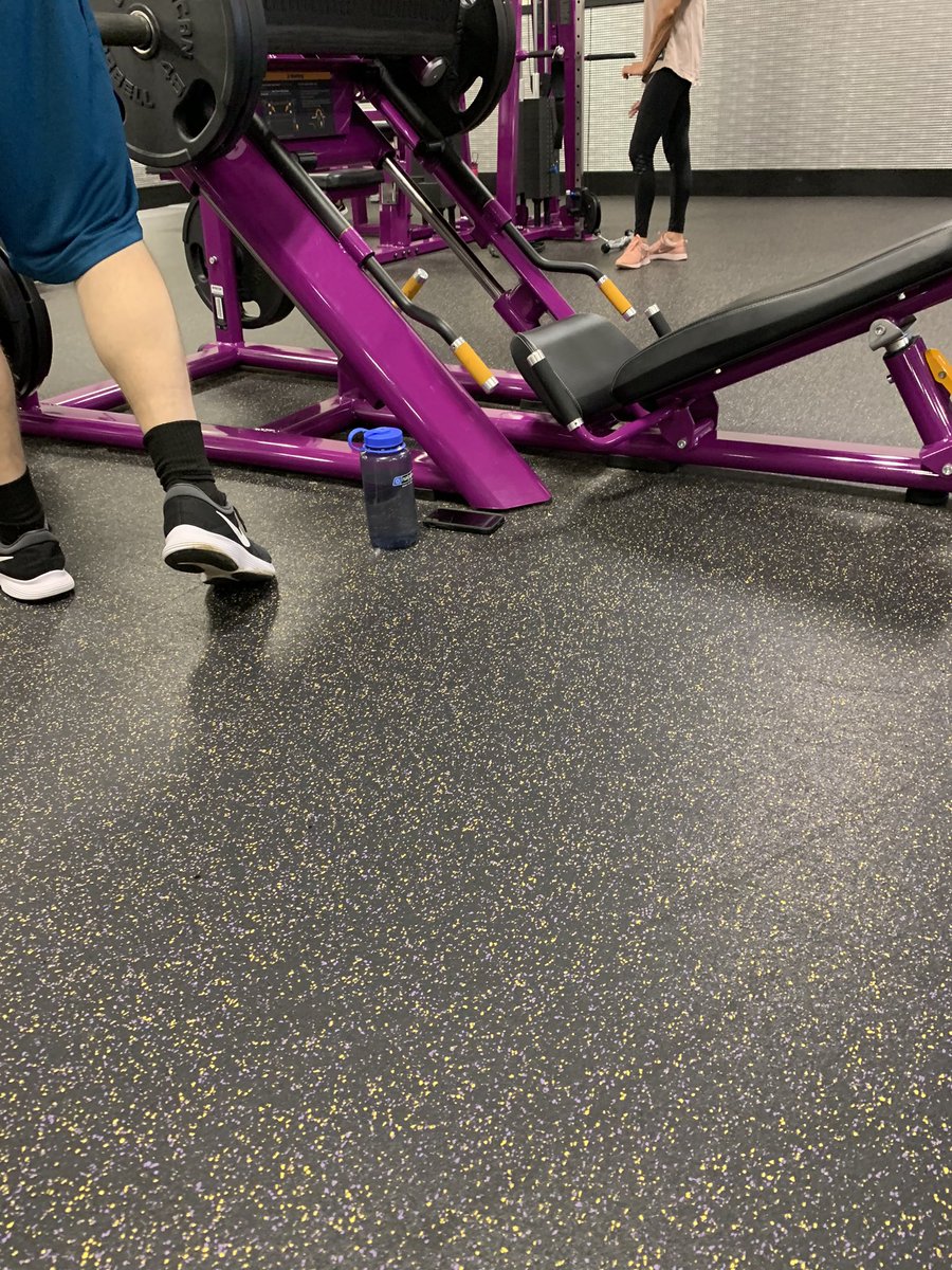 ruganirugani's tweet photo. So I’m at the gym and it’s crazy on how many people put their phones on the gym floor! 
Please STOP!!!!
Screens Get Dirty-We Clean Them Up!
We Now Ship All Over The World!
https://t.co/YCNMfFQCQv
#AmazonLive #FlatScreenClean #VincentRugani
#CleanYourPhones
#CleanYourPhone https://t.co/tJtyp872UW