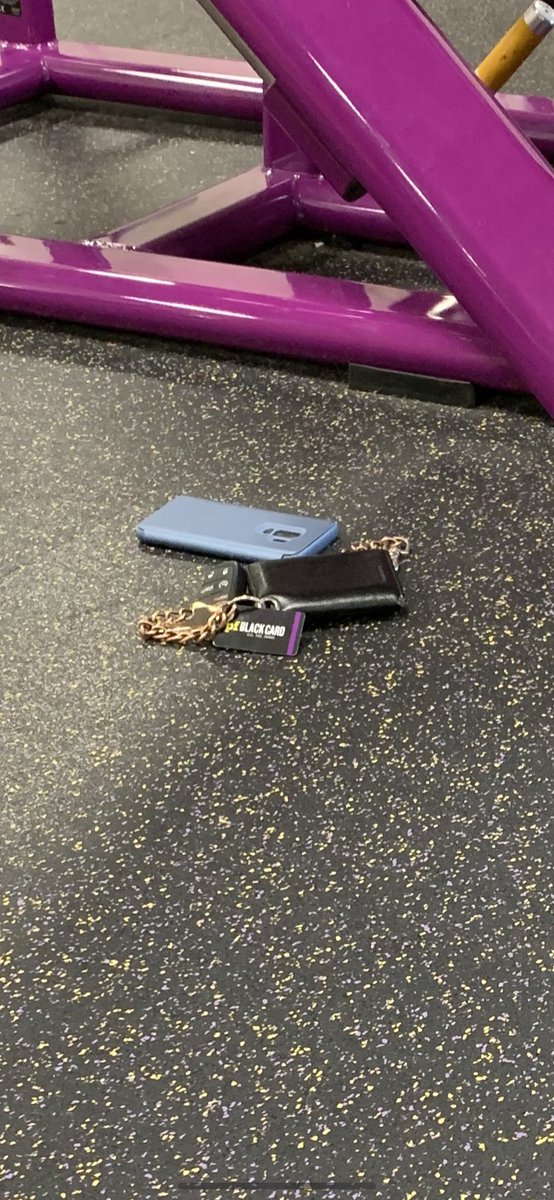 ruganirugani's tweet photo. So I’m at the gym and it’s crazy on how many people put their phones on the gym floor! 
Please STOP!!!!
Screens Get Dirty-We Clean Them Up!
We Now Ship All Over The World!
https://t.co/YCNMfFQCQv
#AmazonLive #FlatScreenClean #VincentRugani
#CleanYourPhones
#CleanYourPhone https://t.co/tJtyp872UW