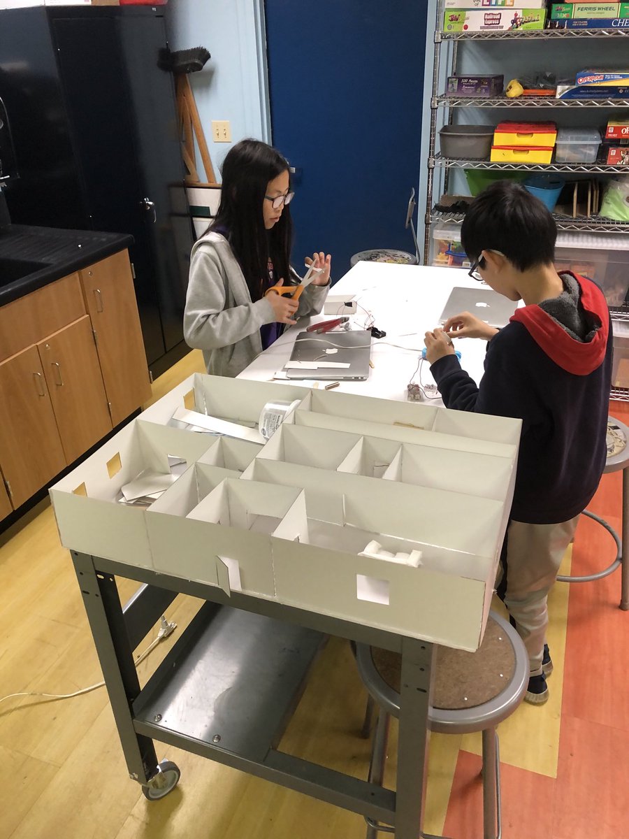 delreydolphins's tweet photo. Genius Hour with Mrs. Sahm and Mr. Burris. #teamdelrey ⁦@OrindaSchools⁩ https://t.co/uManIjNDXP