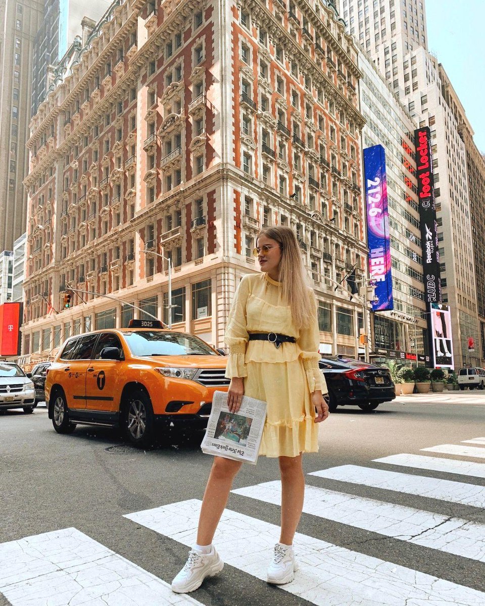 Step into a New York state of mind with locally inspired libations and sweeping Times Square views from <a href="/StCloudNYC/">St Cloud</a>'s rooftop retreat. (📷: julialobasheva) #KnickOfTime