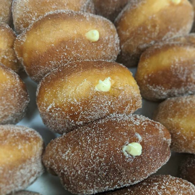 The bombos are stuffed and ready to be devoured! #bomboloni ift.tt/39IuTlh
