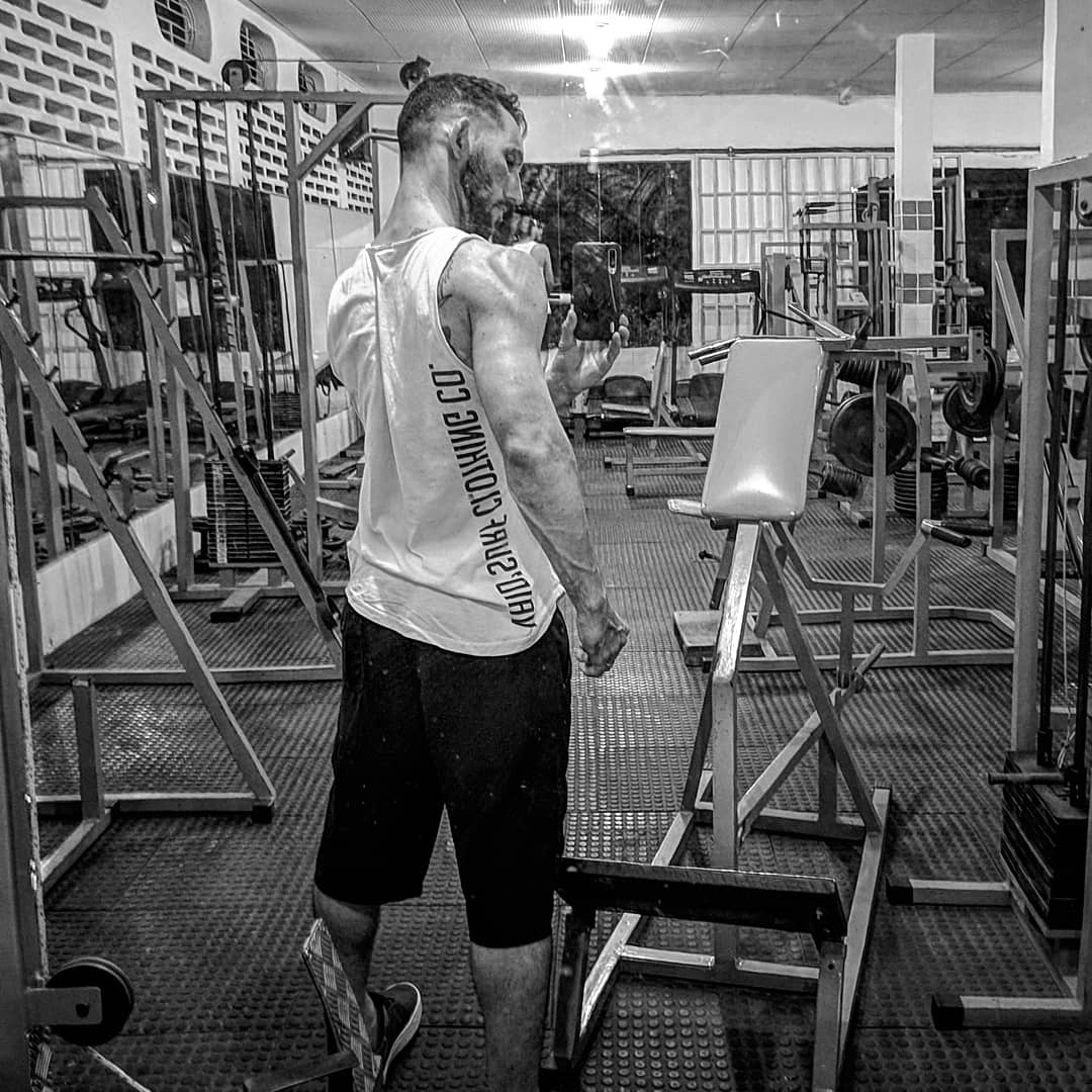 EdsonDaeva's tweet photo. "Há mais sabedoria no seu corpo do que na sua filosofia mais profunda."
#gym #gymlife #fitness https://t.co/8PjzfNnFHk