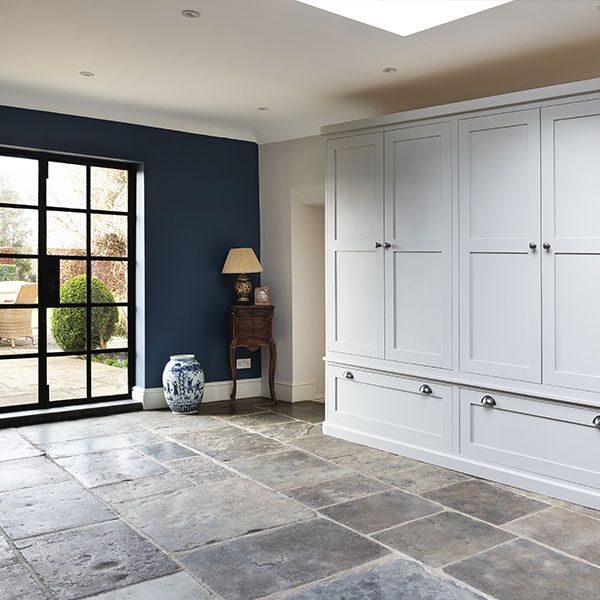 FourCornersUK's tweet photo. Do you have enough storage space? Can you maximise the use of this space by working with a designer to create a bespoke storage solution designed to perfectly fit that space? 
Explore our furniture design services here: https://t.co/bDXleWZosq 

#handcrafted #bespoke #furnishings https://t.co/DHYZnI8jzf