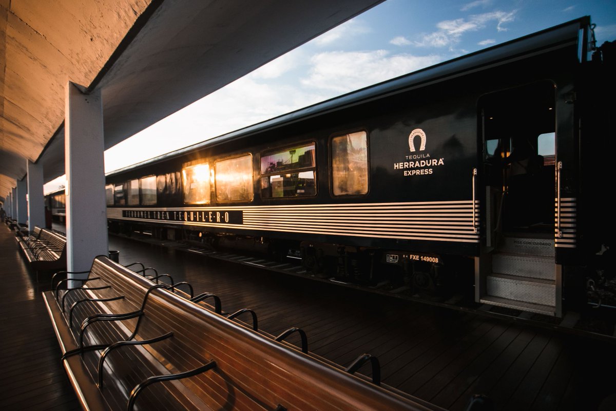 Picale.mx LOS TRENES EN LOS QUE PUEDES BEBER TODO EL TEQUILA QUE QUIERAS