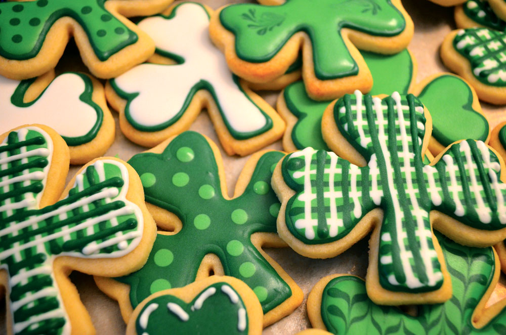ghmentor's tweet photo. Offered everyday till #StPatricksDay Get your #Irish on! #Reuben #IrishSodaBread #ChocolateMintRoll #ShamrockShapedFrostedSugarCookies https://t.co/9ZB1Wwq0Ro