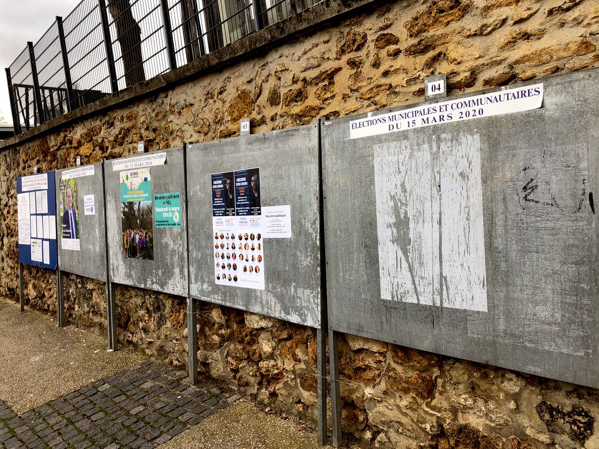 PourSevres's tweet photo. Nous dénonçons l’arrachage illégal de nos affiches sur les panneaux électoraux de la ville. Acharnement! Ferait-on peur? Dimanche prochain, votez 4! #Municipales2020 #municipales #poursevres #sevres https://t.co/q9M0o0zrrS