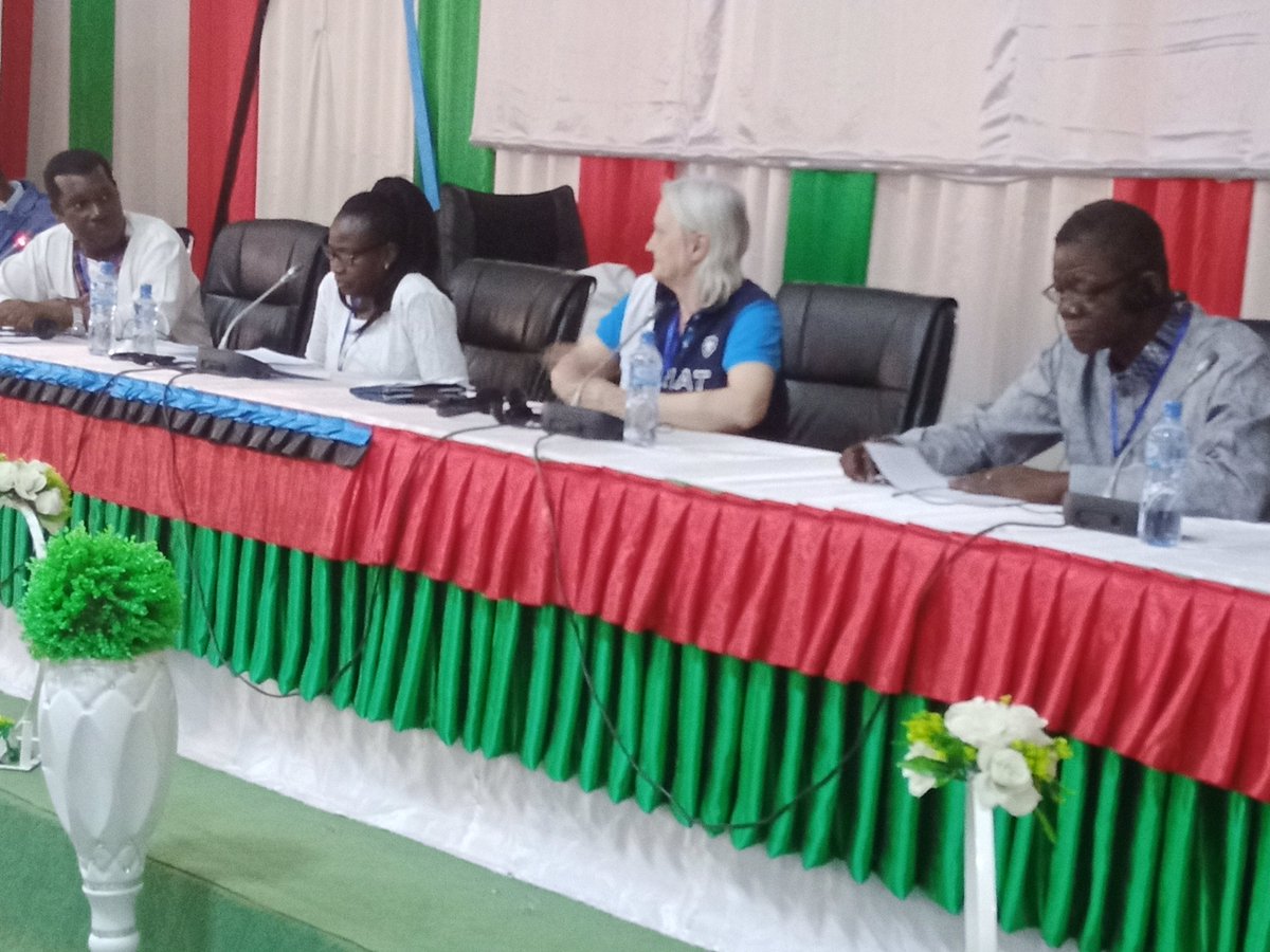 #Conference_scientifique_international_CEA
Table ronde parte: partenariat public-privé pour faciliter le transfert et le déploiement de nouvelles  interventions vectorielles en Afrique. Pr Janet Hemingway de la Liverpool School du Royaume Uni, Mr Bayoulou Jonas de la SAPHYTO SA