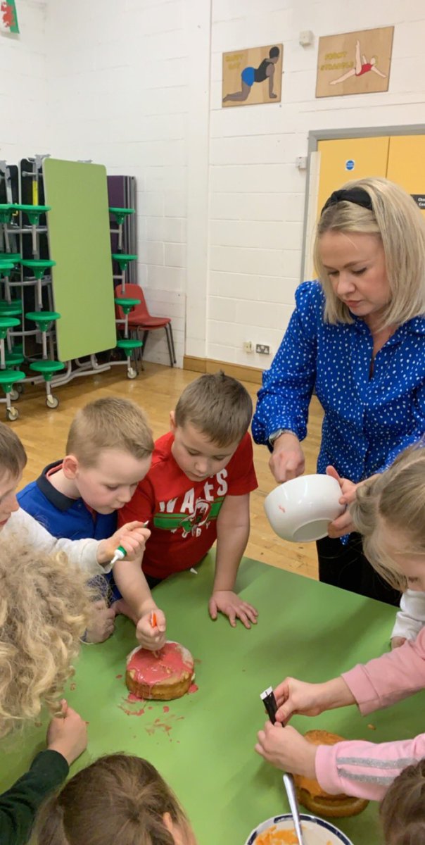 HawthornPrimary's tweet photo. This week is Miss Wood’s birthday week so we decided to make some delicious cakes! We had to work together and communicate to make compromises and decisions for our cakes 🍰 #BakeOffClub https://t.co/DrmpjoLTfK