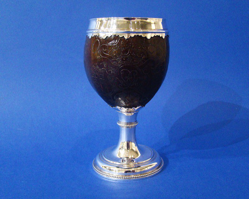 DanielBexfield's tweet photo. 18th Century Silver Small Coconut-Shell Wine Goblet
Circa 1760
£2,650.00

Excellent engraved coconut cup 
#coconutshell #goblet #antiquesilver #sterlingsilver #cecilcourt #london #antiques #danielbexfieldantiques https://t.co/tDc39j0llR