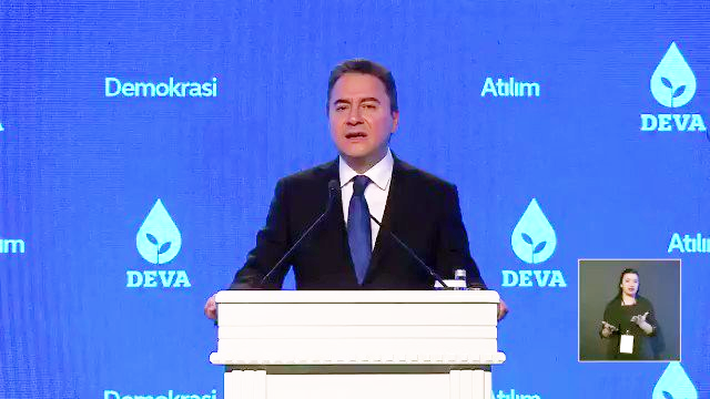 PeyamakurdKrd's tweet photo. Babacan danasîna DEVAyê kir: Wê mafên demokratîk ên Kurdan bên dayîn 

 #DEVA #Babacan #Tirkiye #Partî #Enqere  

 https://t.co/OFsCEf1fei https://t.co/K0AAQHQZDp