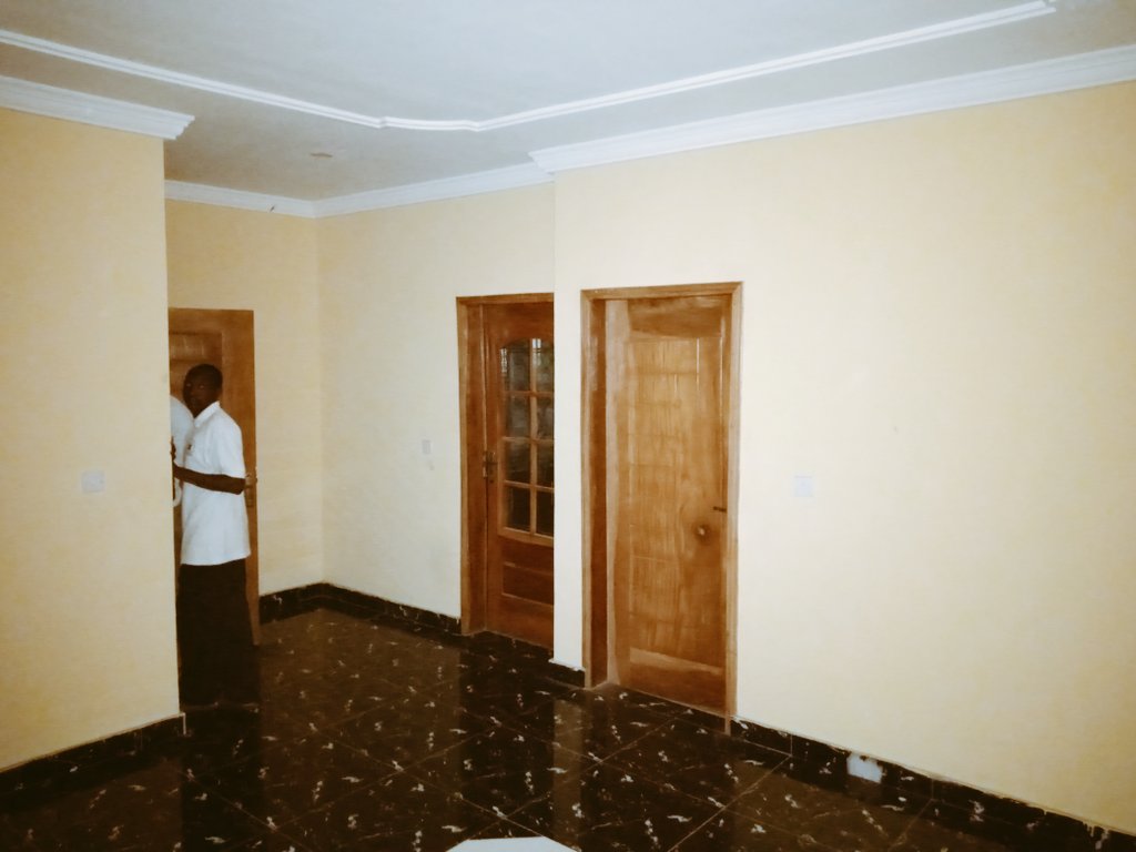 Oluadegbamy's tweet photo. TO LET!!! 

Brand New 2Bedroom Flat in Magboro. 

Price- 300k/Annum https://t.co/saVV3twaXQ