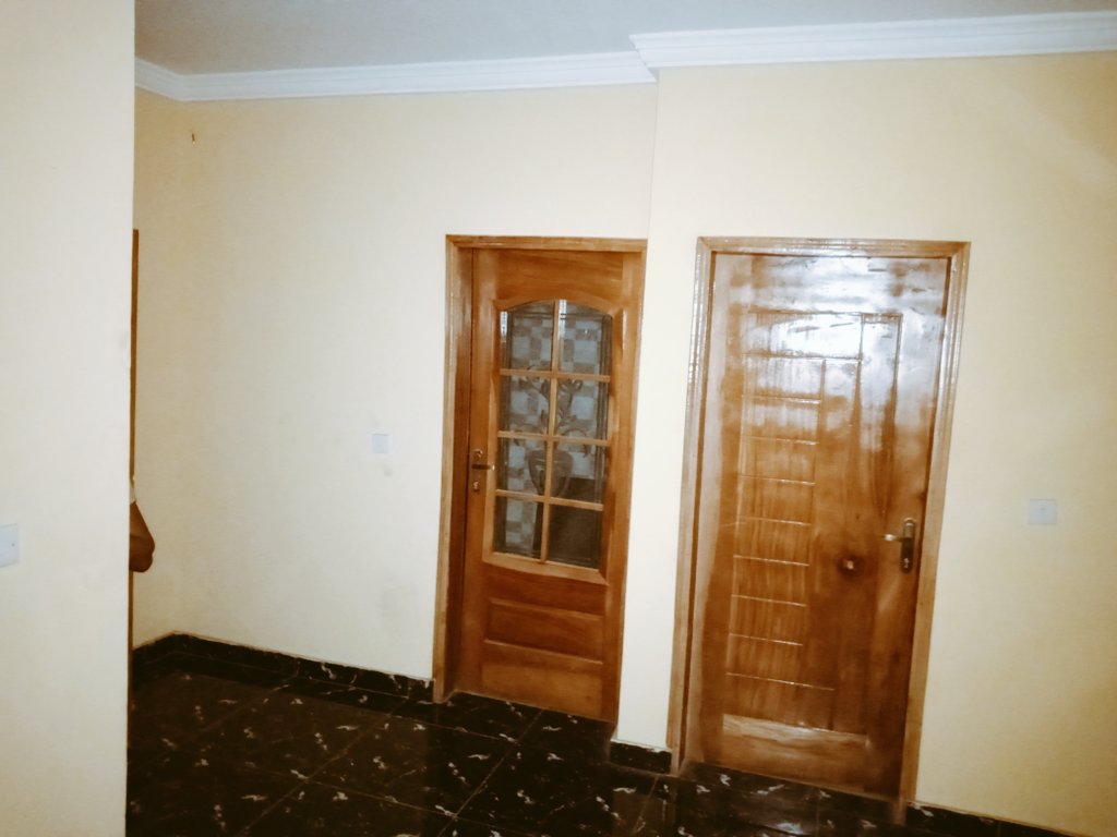 Oluadegbamy's tweet photo. TO LET!!! 

Brand New 2Bedroom Flat in Magboro. 

Price- 300k/Annum https://t.co/saVV3twaXQ