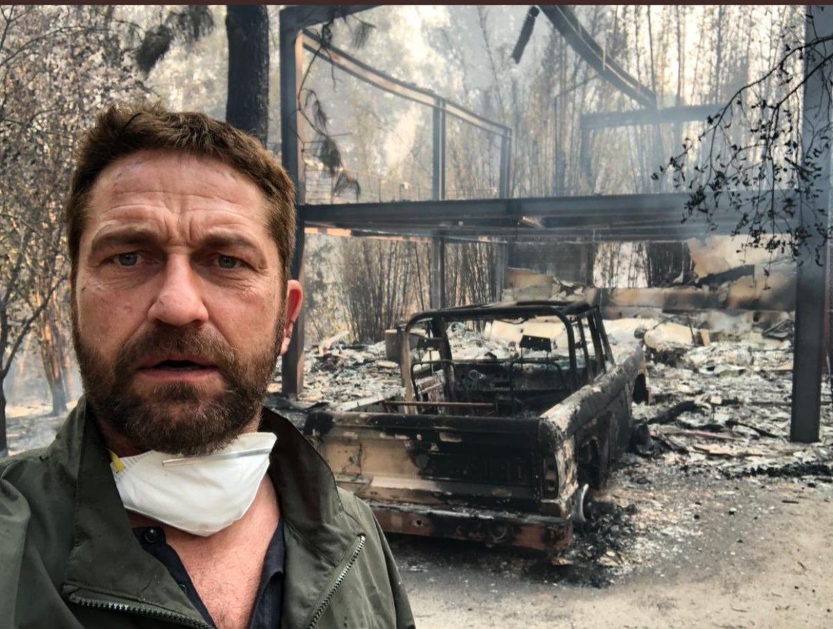 information97's tweet photo. عام 2017 قام الممثل "gerard butler" بجمع تبرعات لدعم إسرائيل بقيمة 60 مليون دولار  فى عام 2018 حدثت حرائق كاليفورنيا واحترق منزله فشارك صورته مع المنزل على تويتر  فكان رد أحد المغردين "أنت الان تشعر مثل الفلسطينيين عندما يفقدون منازلهم" !! https://t.co/p99mTopBIL