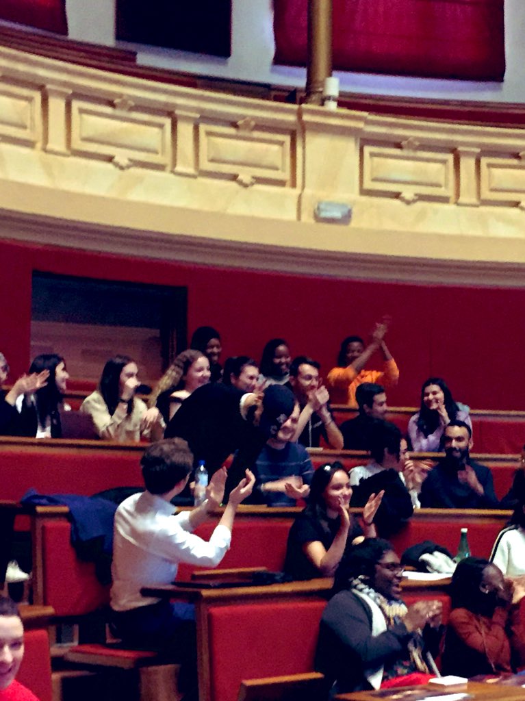 Bravo à l’équipe 2 qui a remporté le quiz ! Rdv dans 15 min pour le concours d’éloquence ! <a href="/fetedudroit/">fête du droit</a>  <a href="/Mankpadere/">Mankpad'ere - Lyon 2</a>