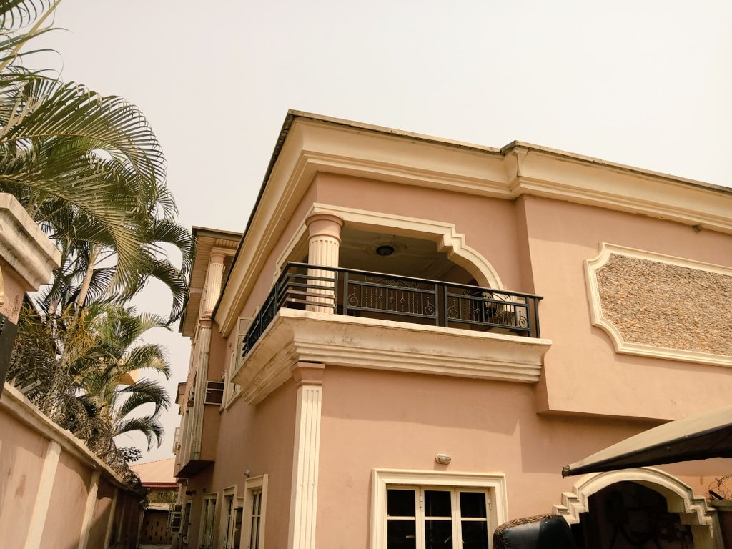Oluadegbamy's tweet photo. TO LET!!!

5Bedroom Semi Detached Duplex with Mini Flat  Pent house + 1room BQ in a Serene Estate in Magodo Phase One GRA.

Price- 2.5Million https://t.co/TNeKaiUvYW