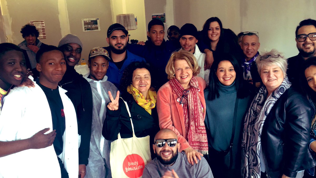 La_cga's tweet photo. Lancement du chantier participatif de la ressourcerie La Fabric'a repeinte par les jeunes du quartier à @VilledeBondy au cœur de La Sablière - territoire de notre première expérimentation #revegeneral en présence de @S_Thomassin Sylvie Badoux et Samia Gasmi https://t.co/JAmdYSXRPJ