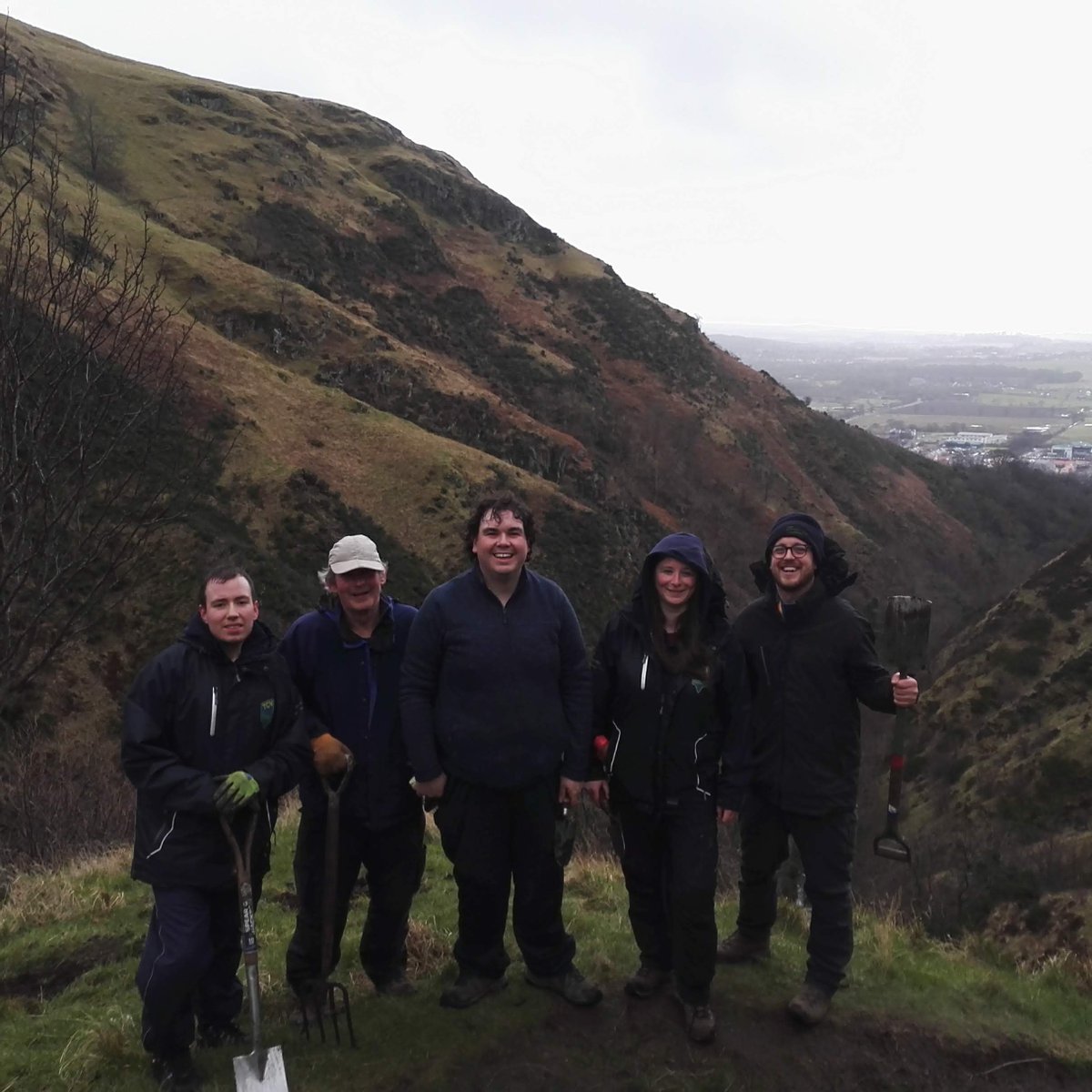 A fab morning was had planting Sticky Catchfly, Rock Rose and Garlic Mustard in Alva Glen this week. Thanks to all involved🌿😊 #AlvaGlen #AlvaGlenHeritageTrust #LoveAlvaGlen #TCV #OchilHills #Clackmannanshire #Welovevolunteers