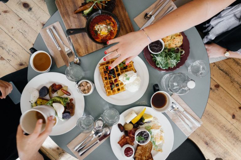 bracketagency's tweet photo. Forget traditional team building activities. To build a better team you need to create powerful workplace rituals. https://t.co/DdQJaWxdXK https://t.co/fVsp4Eh1T5