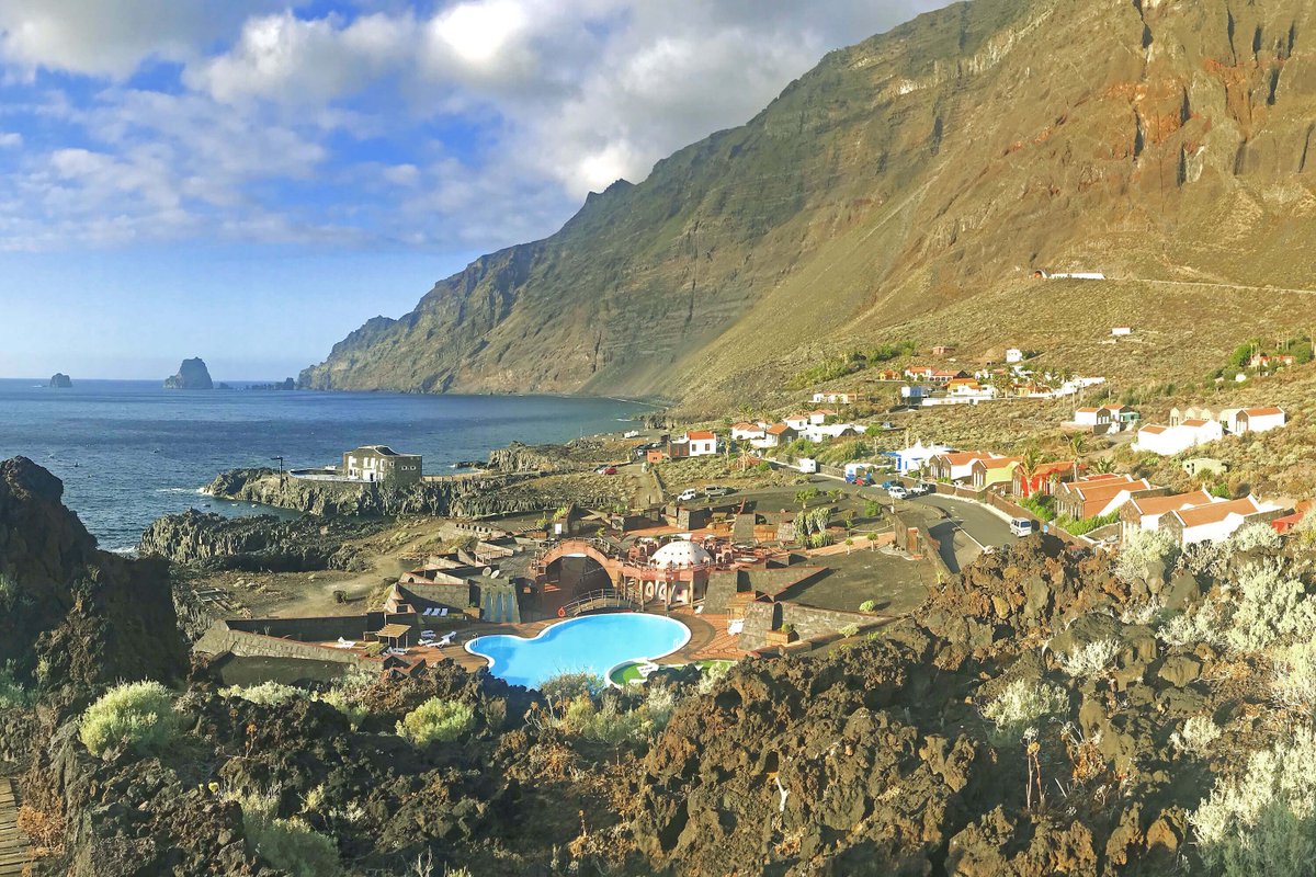 LCCanarias's tweet photo. Beautiful nature, stunning sea views and a beautiful holiday home where you can enjoy the peacefulness of the island: Casa Mar Salada is perfect for a relaxing vacation on the most secluded and wild island of the Canaries! --> https://t.co/yL4oUBOnUd https://t.co/newfiX05UV