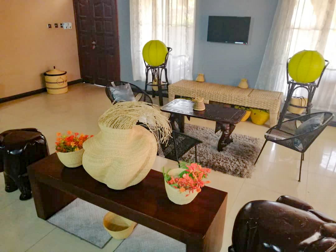 DannResidence's tweet photo. Love Authentic Afrocentric, handmade pieces? We do and support our #artisans and #entrepreneurs

Made in Ghana furniture and decor for a TV shoot and Entrepreneurship event
Thanks to @wovenworldwide
 #diaspora #ghana #dannresidence #placetostay #eventvenue #NanaAma #sammytombrown https://t.co/mT44jUqlRT