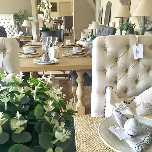 la_residence_In's tweet photo. What do you call a group of luxuriously upholstered, deep buttoned dining chairs? A bevy of Burfords... spotted here in our Surrey showroom in oatmeal and grey linen varieties. Uncommonly striking and with beautifully elegant tapered legs. A real prize f… https://t.co/TSkyKb5GTR https://t.co/9hvvSe8KBy