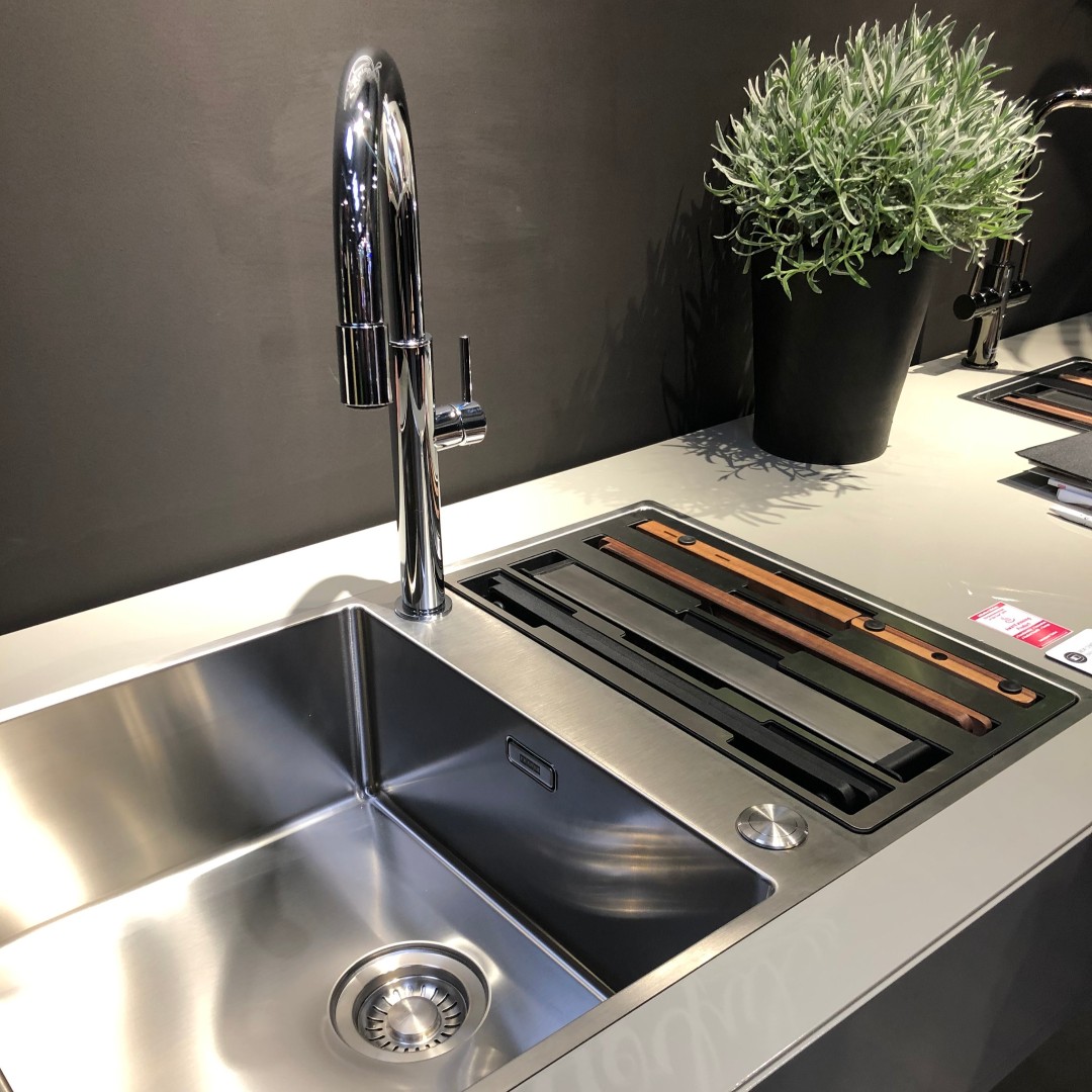GTrenduk's tweet photo. Loving the very #ontrend workstation style #sinks from @FrankeUK at the #kbb2020 in Birmingham we saw last week. #updateyourkitchen
#kbbbirmingham. We are looking forward to using these in our kitchen makeovers. https://t.co/QgJCzV4jpR