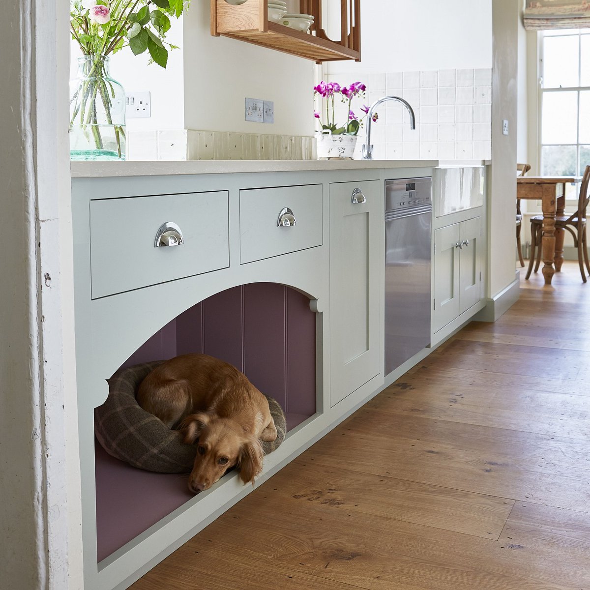 HullKitchens's tweet photo. This pet-friendly kitchen cubby is perfect for dogs that love to be with their owners... who needs this in their kitchen? 😍👇 https://t.co/SMdRpU8DXA