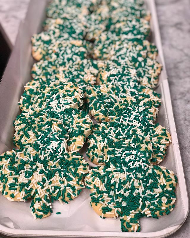 WHOSglutenfree's tweet photo. Green and white sprinkle shamrocks! Need more than a few? Preorder them to guarantee a delicious St. Patrick’s day! #whos #whosglutenfree #glutenfreesugarcookie #paramus #gfcookies #glutenfree https://t.co/o1VVwRa1oW https://t.co/6nkUOGWnqa