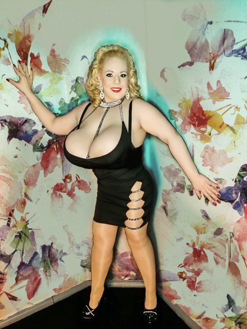 2 pic. A colorful #WednesdayMotivation ? I wish you a great day ? hope everyone is fine ? #partygirls