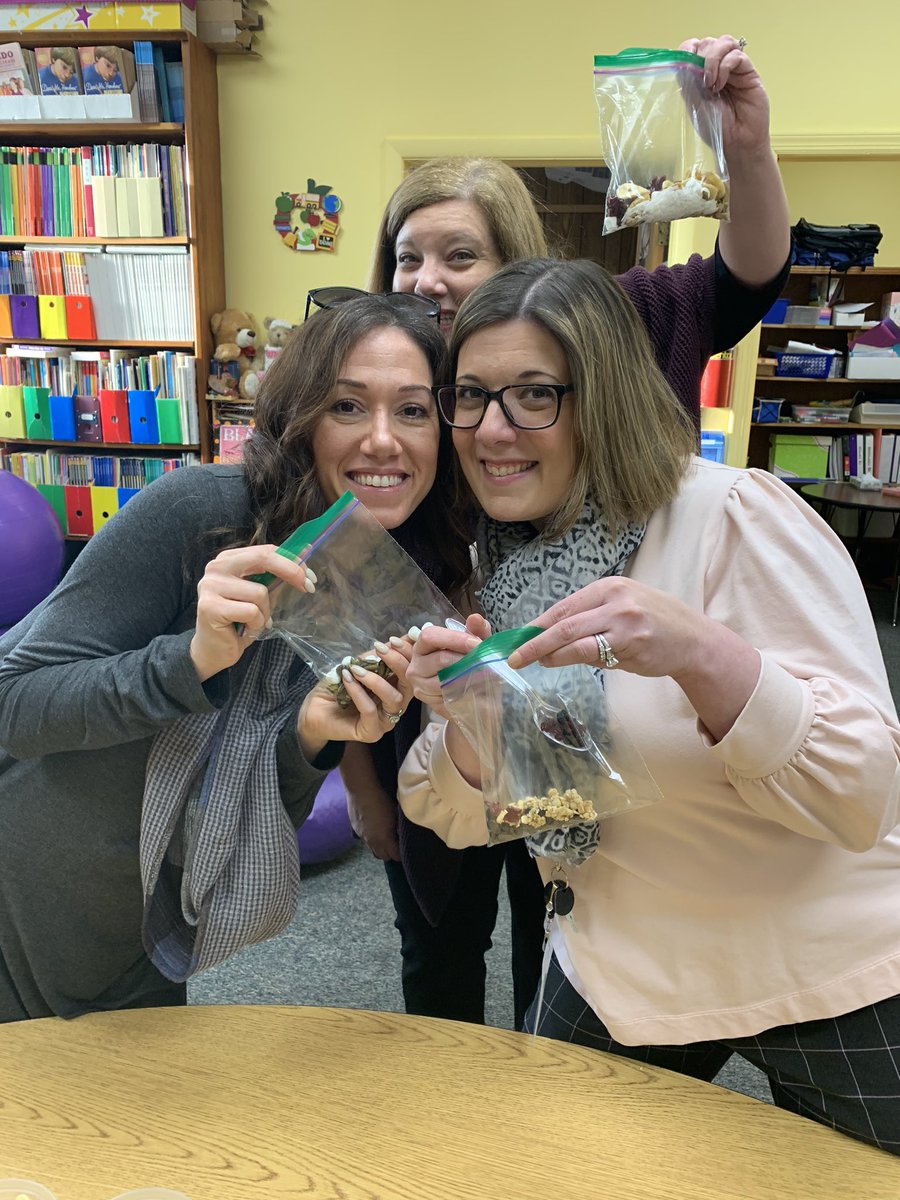 KerriPieper's tweet image. Perfect way to start our wellness Wednesday! Thanks @CIadevaio for hosting Mix and Mingle! Fueling up for our day making our own trail mix and spending a few moments with one another. 💜 #VSWellness #LookfortheAwesome