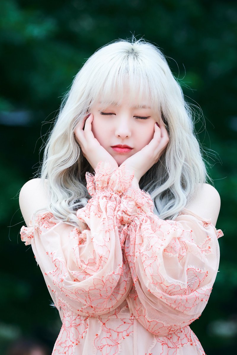 SujiAndSua's tweet photo. 퇴근 못하고 서버���에서 일하던 중에 짬짬히 보정해서 폰에 옮겨놓은 예전 사진 몇 장 짜잔 :)

개발 팀장 안하고 그냥 월급 덜 받는게 나은거 같기도...흑흑 ㅠㅠ

#낙관이어디갔지 #그리운얼굴들 #이수지 #이현주 #신윤조 #유니유니 #유니티 #UNI_T https://t.co/VLOMXiIDAV