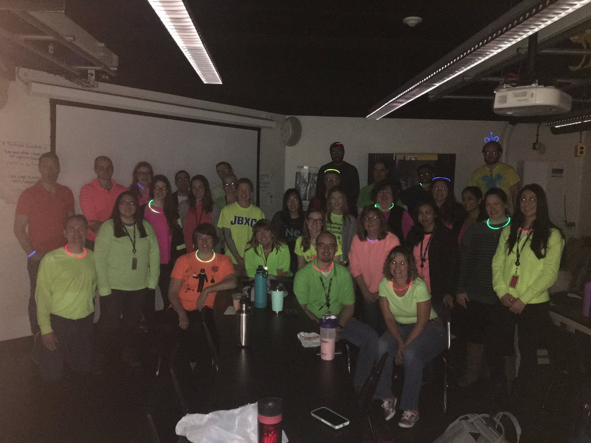 Reeves_Physics's tweet photo. It’s NEON DAY! We’re embracing the brightness and glowing with happiness. #westspringspirit @NilesWestSCI https://t.co/wrI4YlbzZG