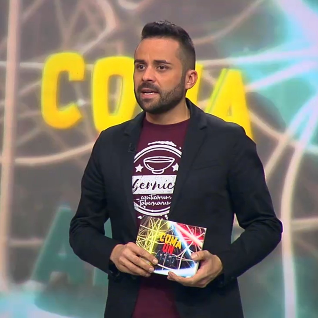 ACostureira2's tweet photo. Hoxe o #comaunallo da @TVGalicia emite o programa 500!!! Hai que ser moi cracks para chegar a esa cifra!
Parabéns @_MariaCanosa @montanacostas e @JorgeMiraUSC ! Parabéns tamén ó resto do equipo e a por outros 500!!! Do mellor da nosa Tv!
😍
#cracks #galicia #galego #acostureira https://t.co/rmghzFtss7