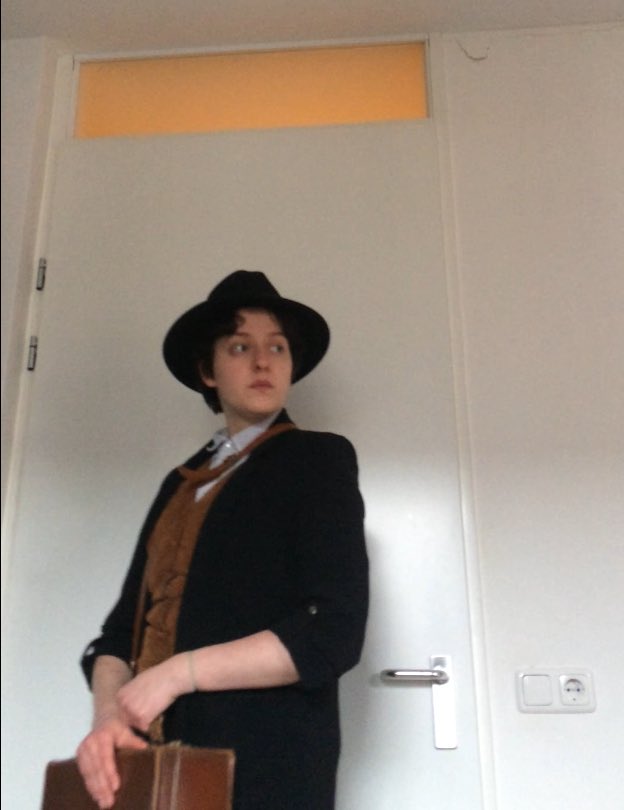 oldmanonmain's tweet photo. Me, waiting on the boat to Malcolm Howe’s ‘community’, dressed nicely, hoping to seduce him: https://t.co/EFA109pk0o