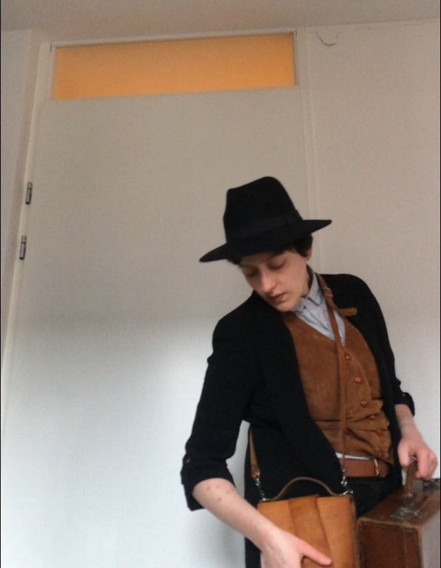 oldmanonmain's tweet photo. Me, waiting on the boat to Malcolm Howe’s ‘community’, dressed nicely, hoping to seduce him: https://t.co/EFA109pk0o