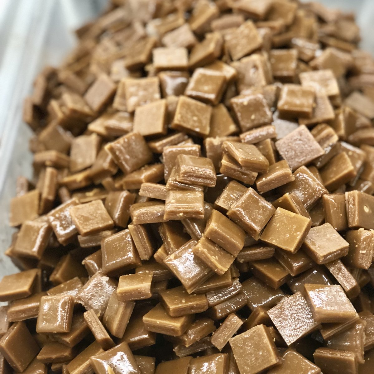 LCChocolates's tweet photo. Handmade maple toffee waiting to get wrapped in dark chocolate!

https://t.co/hvEy6ONsQS

#maplecrunch #chocolatesofVermont #maplemadness #makeitextraordinary https://t.co/Xvf9zgpPHH