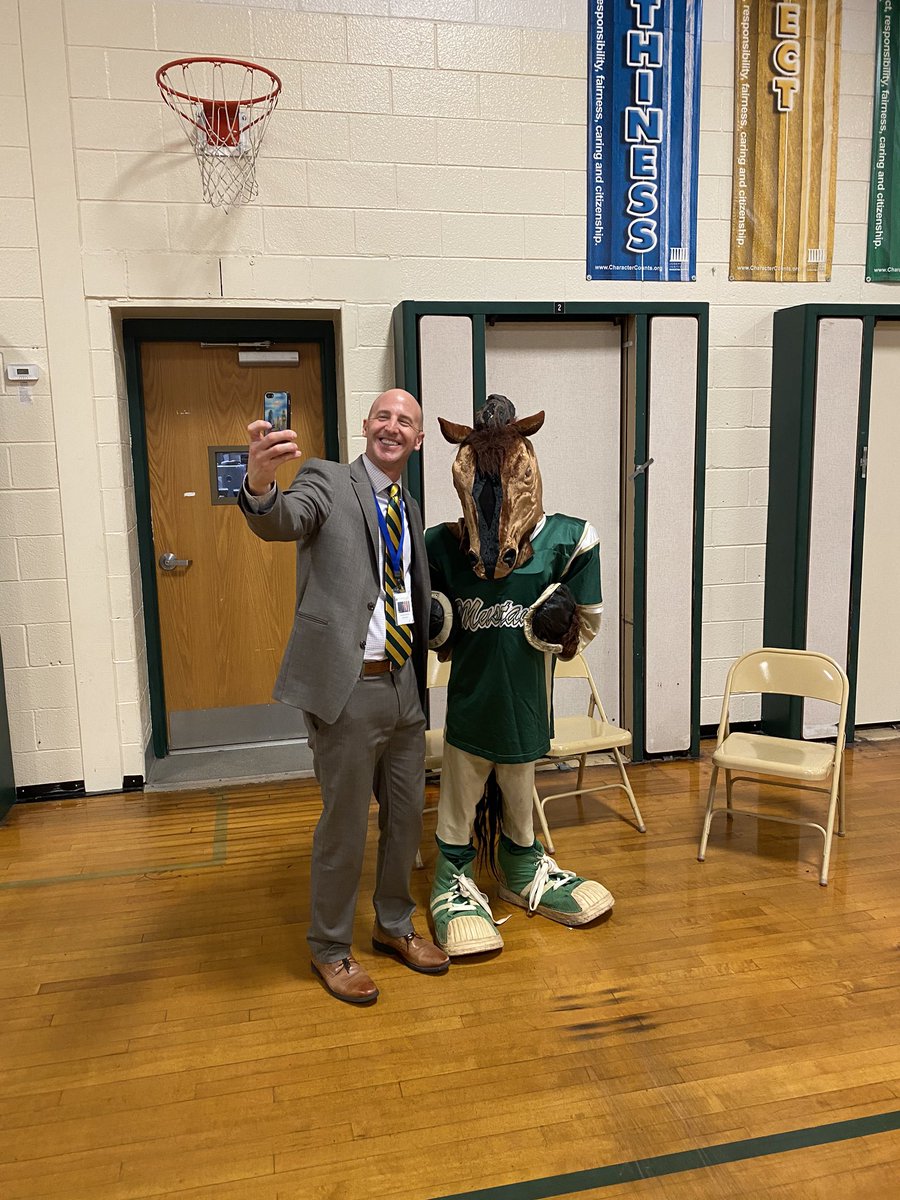 PtaVmes's tweet photo. Everybody wants a selfie with the @VMESMustangs Mighty Mustang, even our VP Mr Kuster! @dkuster9 @BrickSupt @Brick_K12 #mustangpride #gomustangs #vmesrocks #savebrickschools https://t.co/gjAfrMOAna